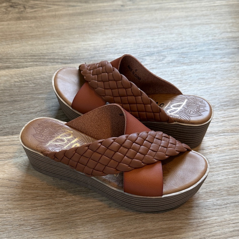 Blowfish Women's Brown Woven Slide Sandals